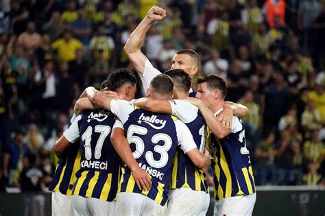 F­e­n­e­r­b­a­h­ç­e­ ­M­o­s­k­o­v­a­­y­a­ ­a­v­a­n­t­a­j­l­ı­ ­g­i­d­i­y­o­r­